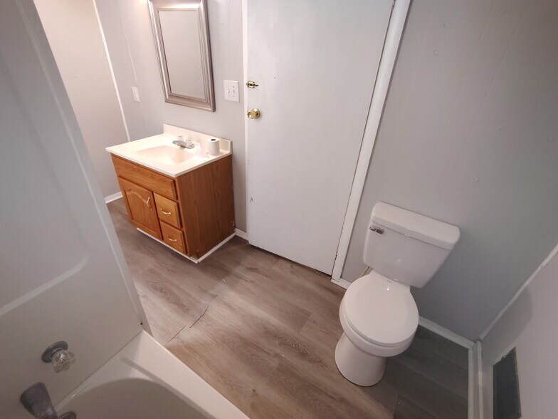 Building Photo - 417 S 12th St