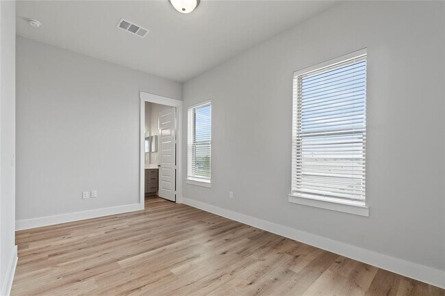 Building Photo - 865 Limmer Loop