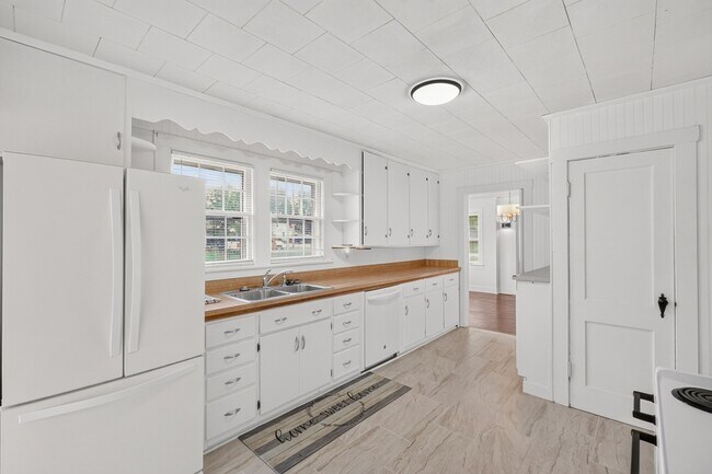 Building Photo - 110 Woodcraft Dr