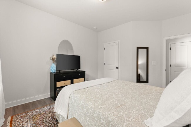 Building Photo - Stunning 6-Bed, 5-Bath home in Hudson Cove!