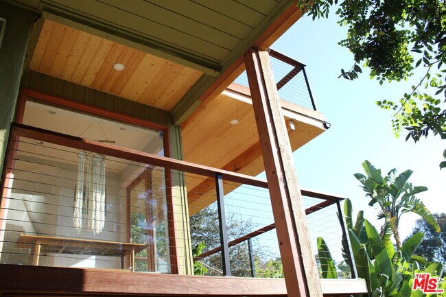 Building Photo - 4884 Glenalbyn Dr