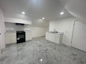 Building Photo - 148 Chilton St