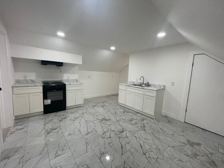 Kitchen/Living Room - 148 Chilton St