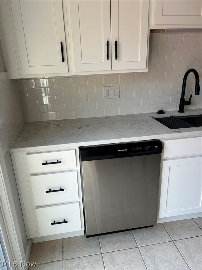 Building Photo - 2581 Shakespeare Ln
