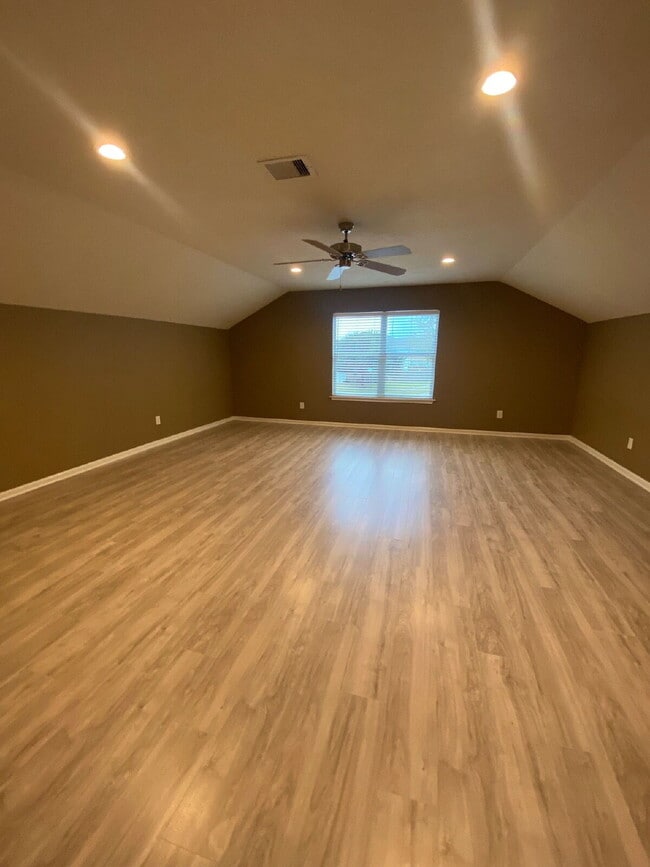 Building Photo - Spacious 4Bed, 2.5 Bath plus Bonus Room, 2-story home in the desirable Remington Grove community!