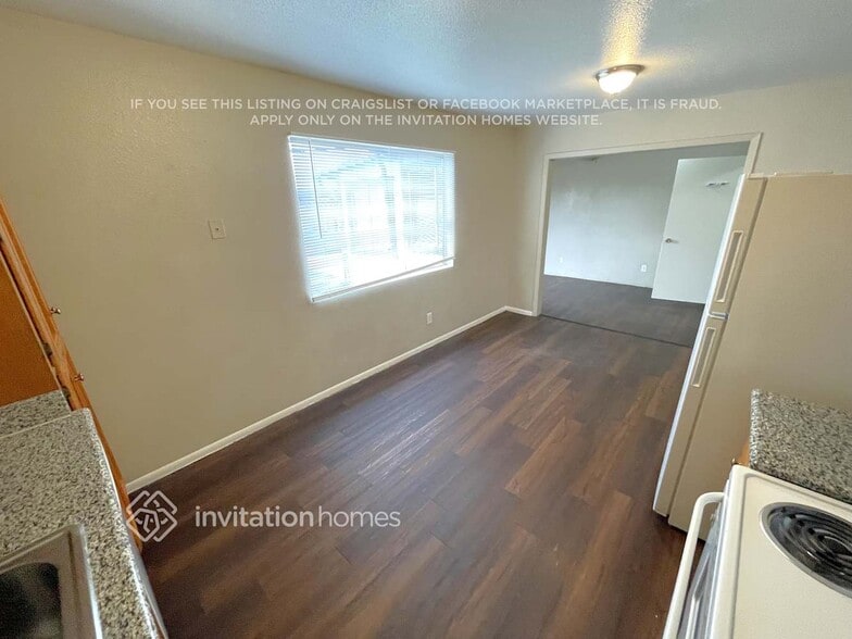 Building Photo - 8435 W Amelia Ave