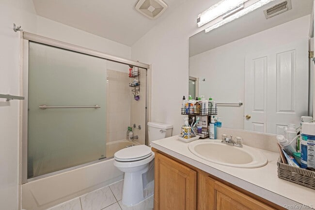 Building Photo - 475 Old Country Rd