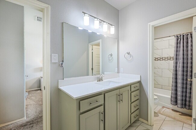 Building Photo - Stunning 4-Bedroom with 3 Full Baths & 3 Car Garage in Charming Brooke Heights!