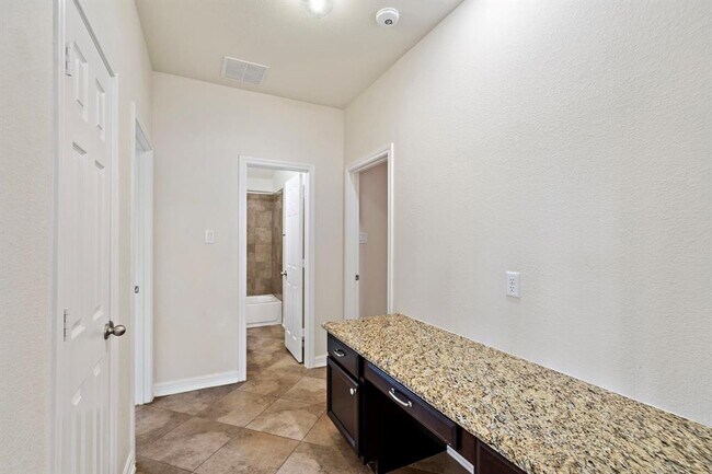 Building Photo - 9960 Golden Field Ln