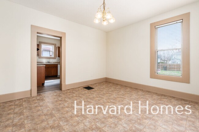 Building Photo - 131 Midland Ave