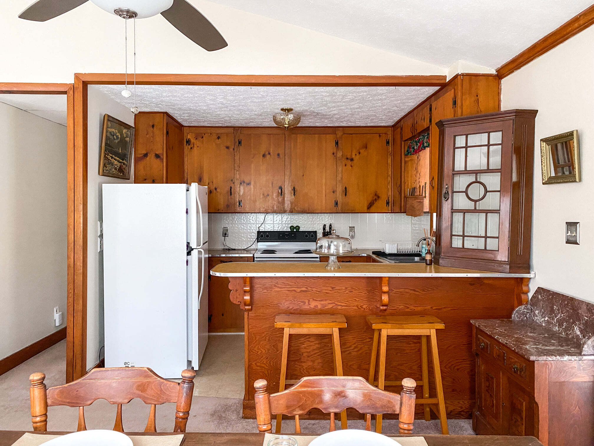 Kitchen area - 520 Timberlake Dr