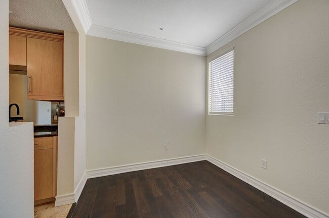 Building Photo - 270 E Flamingo Rd