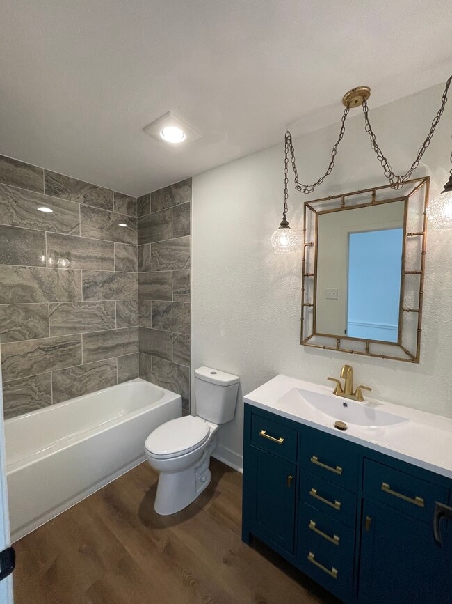 Building Photo - 15021 Hillview Rd