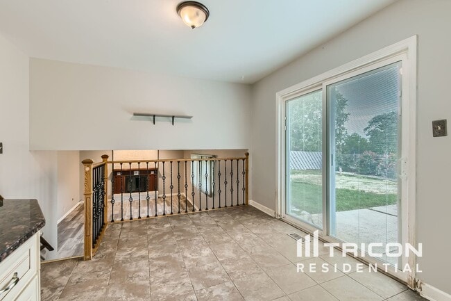 Building Photo - 14353 S Glen Dr W