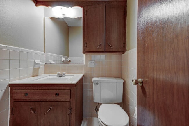 Building Photo - 1202 Benson Dr