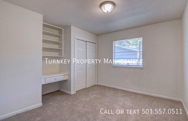 Building Photo - 2509 Vancouver Dr