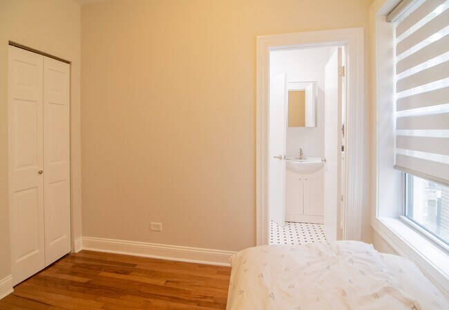 Building Photo - 5811 N Winthrop Ave