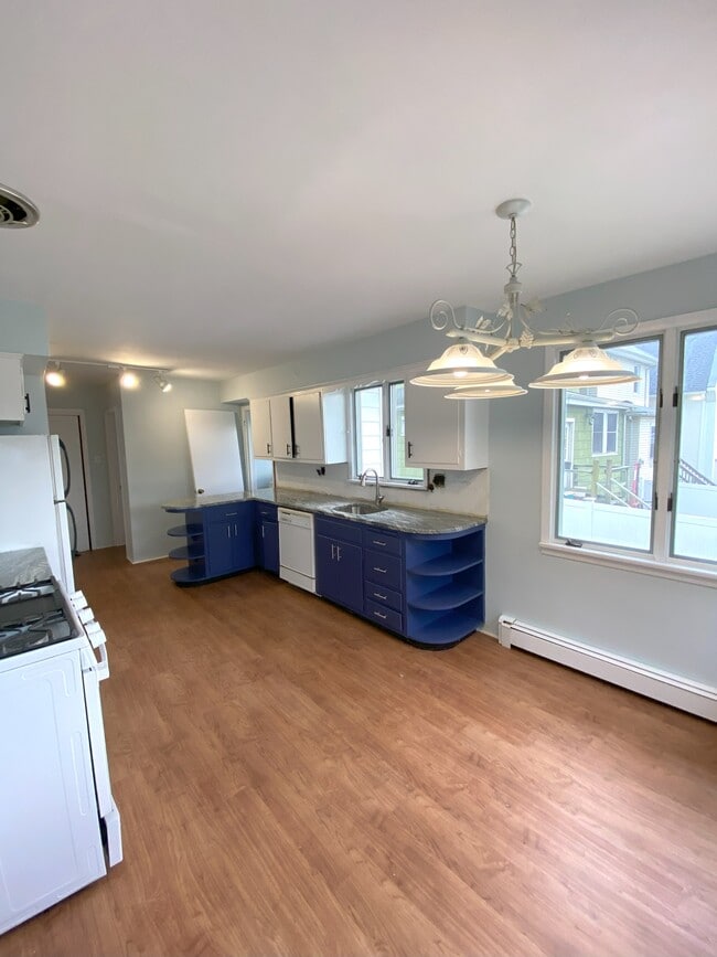 Building Photo - 82 Bergen Ave