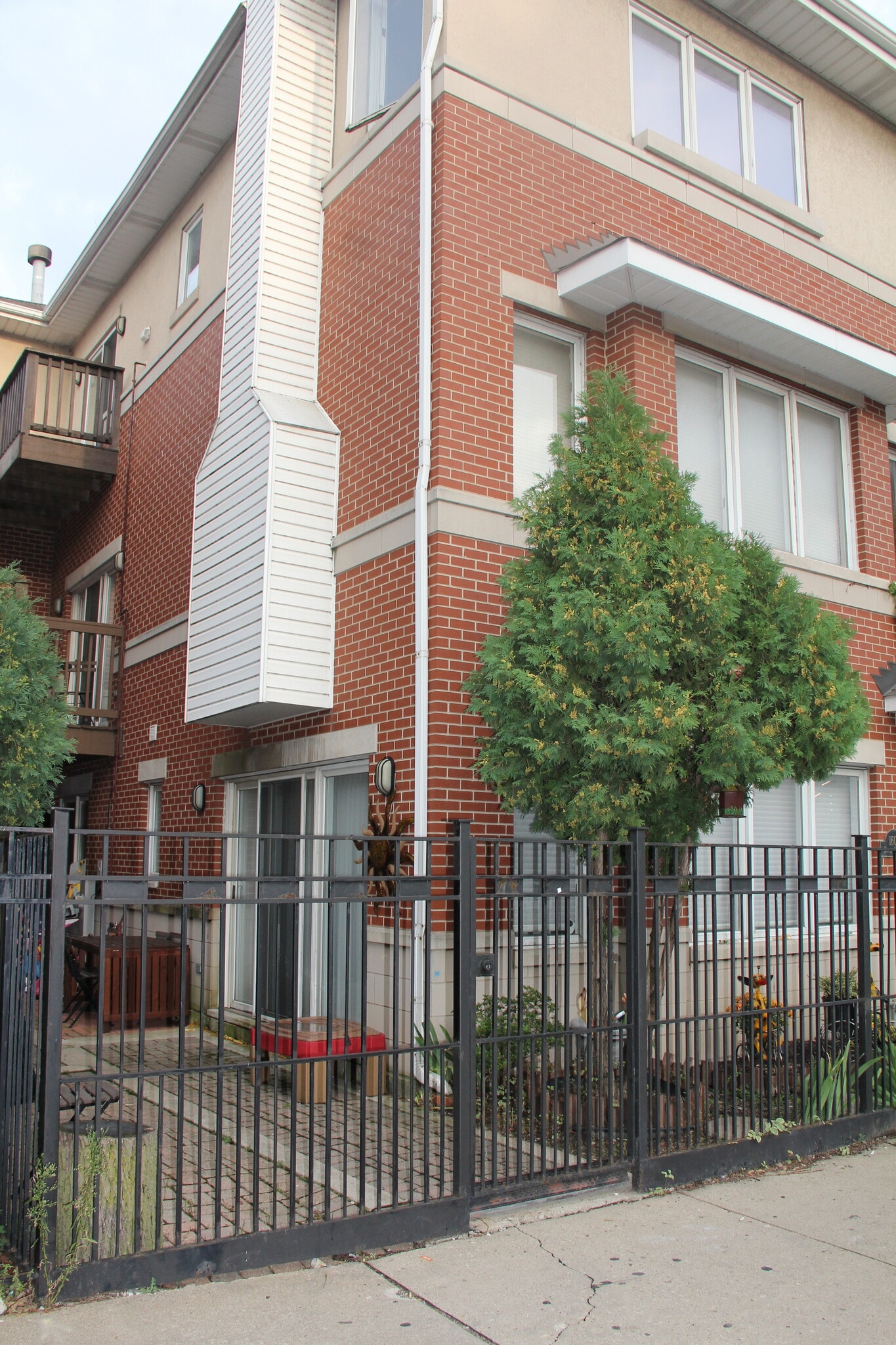 Building Photo - 1605 N Sedgwick St