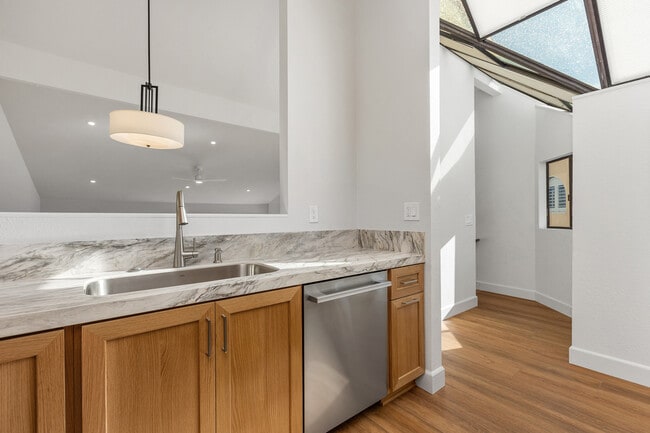 Building Photo - 24512 Alta Vista Dr