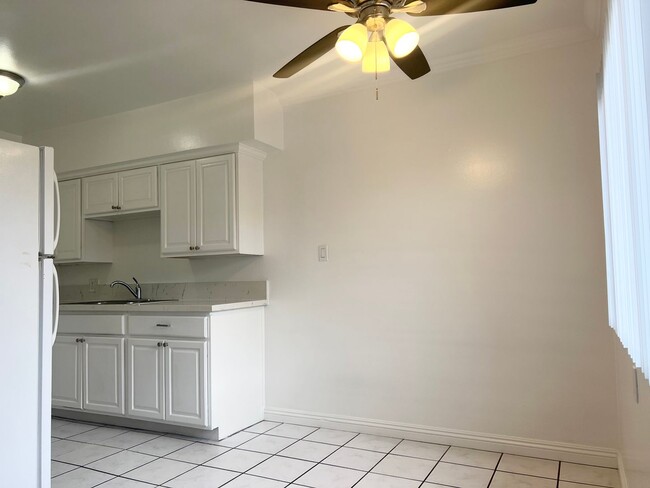 Building Photo - 1 Bed/1 Bath Pacific Beach