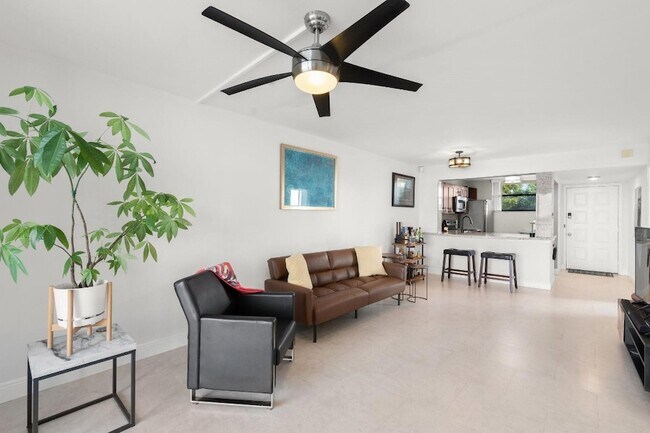 Building Photo - 111 Lake Emerald Dr