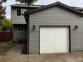 Building Photo - 3 Bedroom Townhouse ~ North Corvallis ~ Pe...