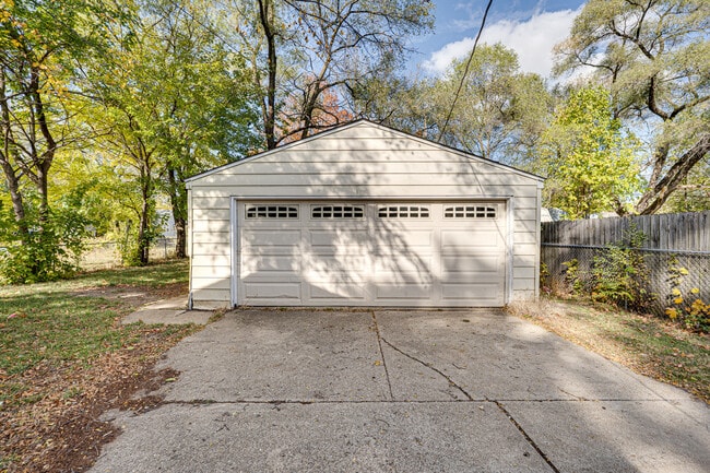 Building Photo - 1823 Overdene Ave