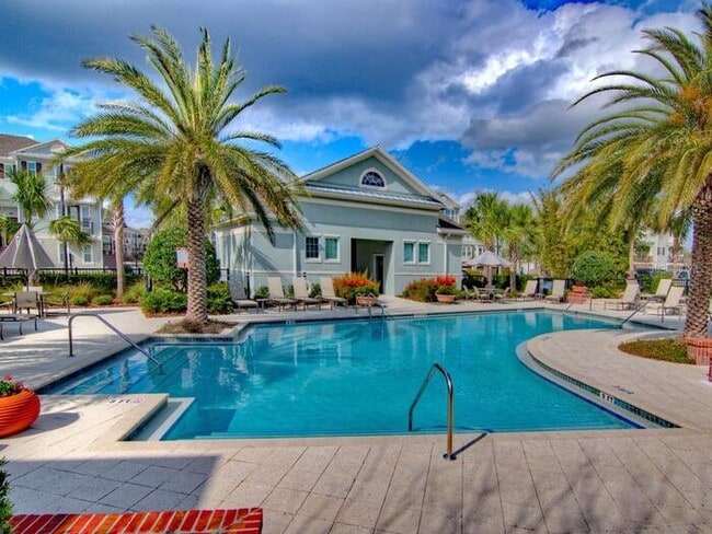 Building Photo - Gorgeous 3 bedroom, 2½ bath, 2 STORY townhome
