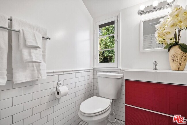 Building Photo - 23057 Sylvan St