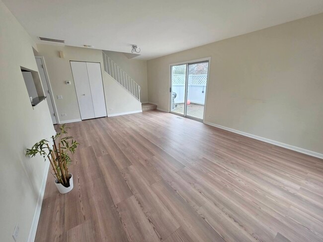 Building Photo - 482 Betsy Ross Ct