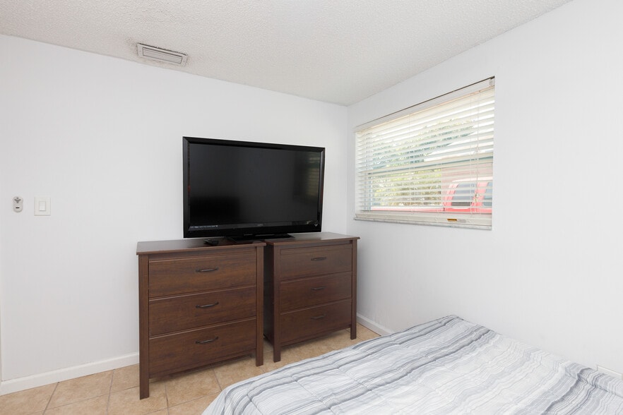 Building Photo - 1041 Jadewood Ave