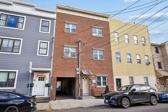 Building Photo - 76 Hutton St