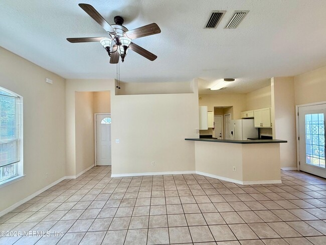 Building Photo - 2418 Hydrangea St