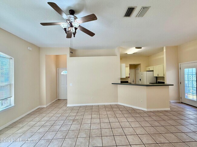 Building Photo - 2418 Hydrangea St