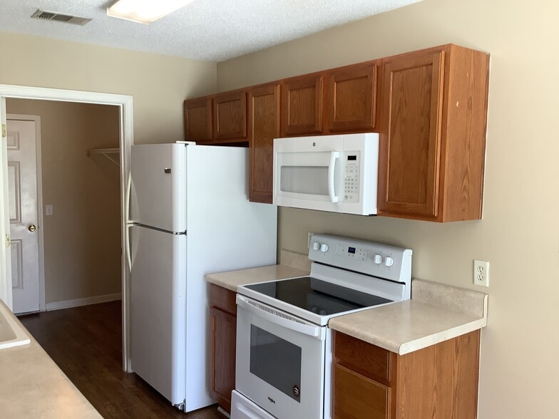 Building Photo - 432 Laurel Hill Cir