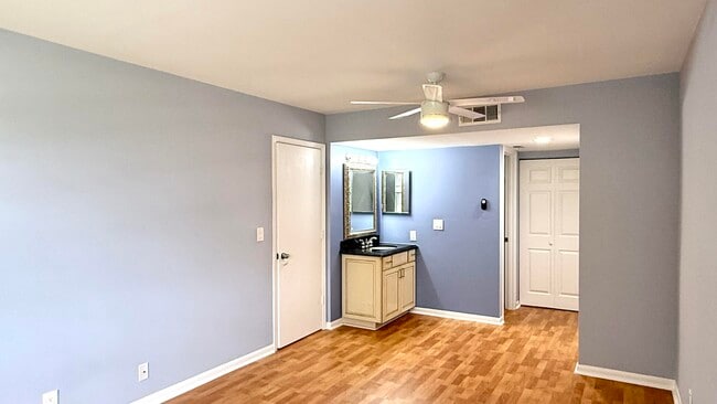 Building Photo - 1532 SE Royal Green Cir