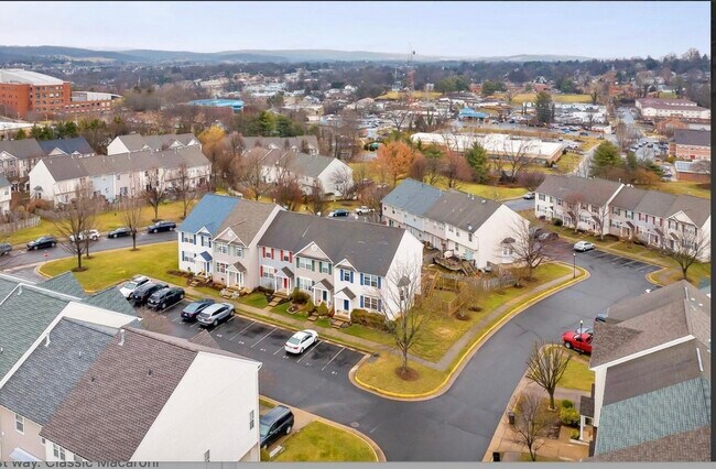 Building Photo - 21 Quarterpole Ct