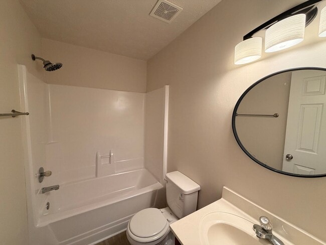 Building Photo - 406A Hazelwood Dr