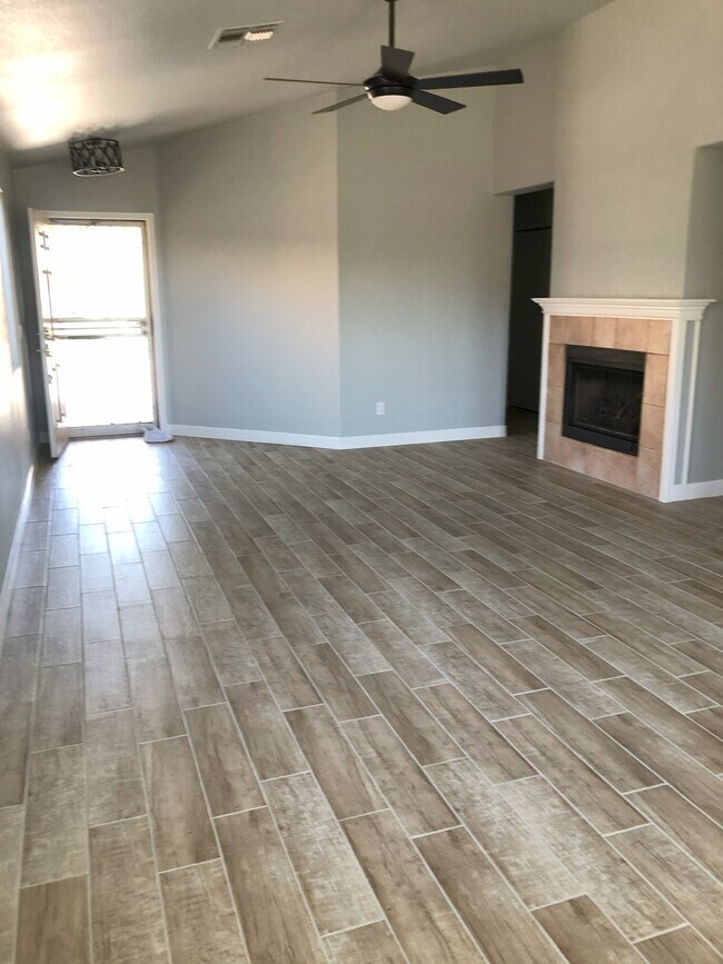 Building Photo - 13677 W Ocotillo Ln