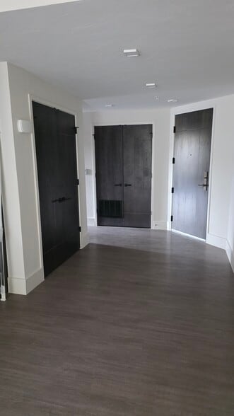 Unit Entry - 80 W Main St