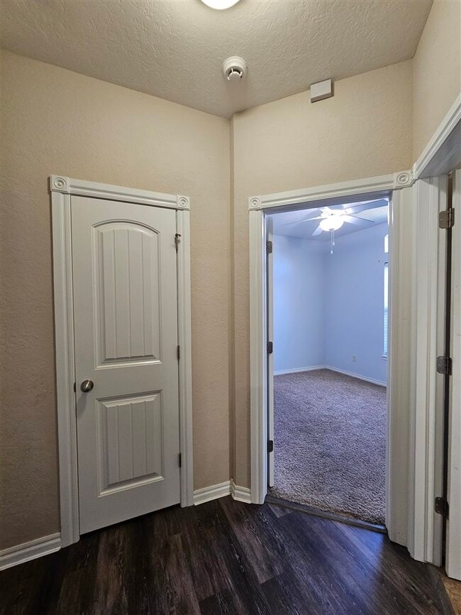 Building Photo - 418 Northeast Mountain Meadow Drive