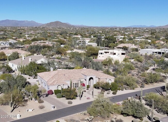 Building Photo - 6938 E Lomas Verdes Dr