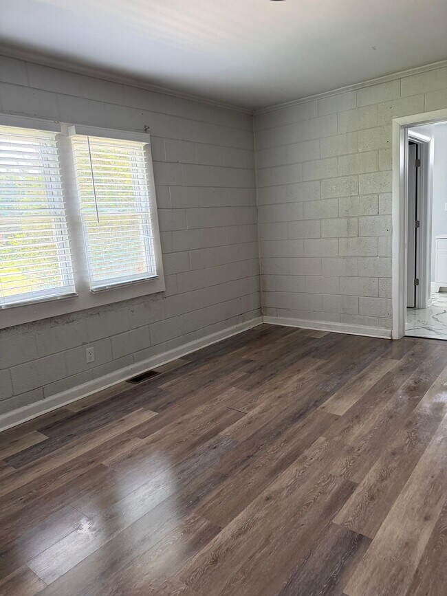 Building Photo - Rouse road - Room #1