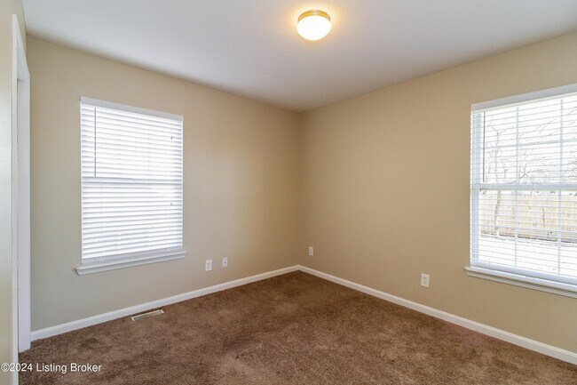 Building Photo - 7913 Kenhurst Dr