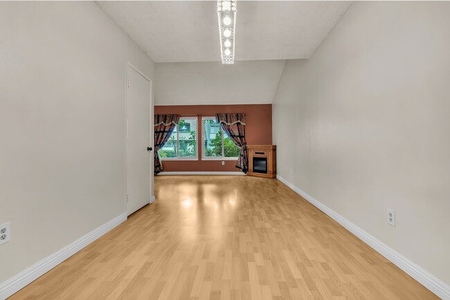 Building Photo - 1428 Camelot Dr