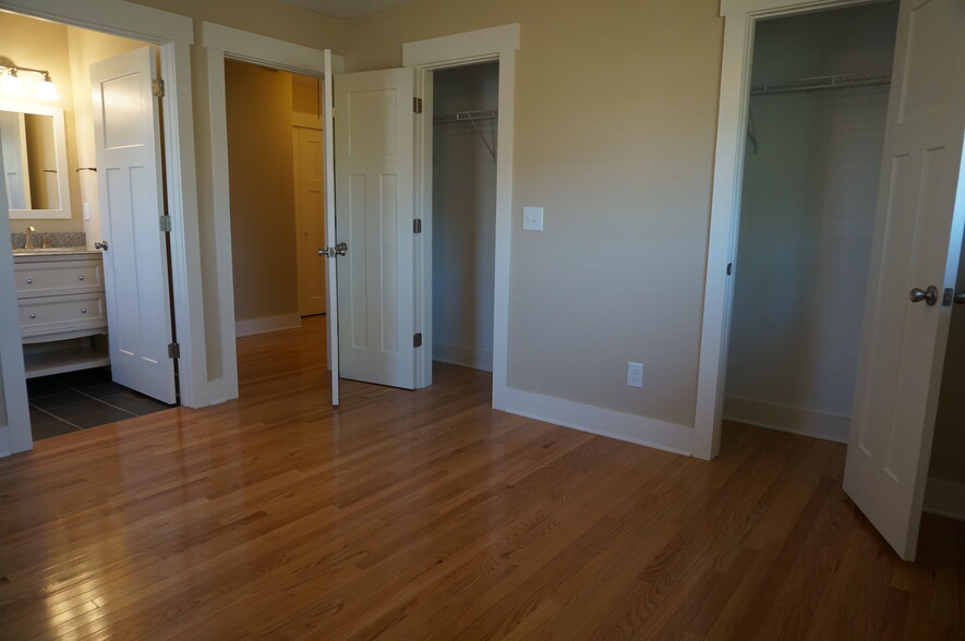 Master bedroom with two closets - 3199 Concord Circle