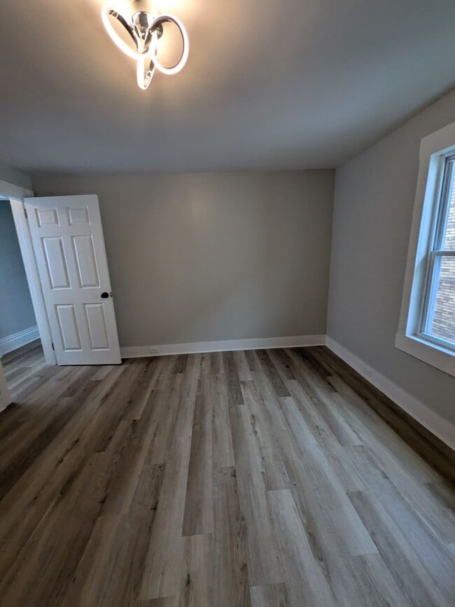 Building Photo - Beautifully renovated 3 bedroom home in Sw...