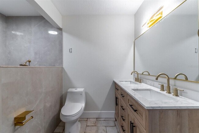 Building Photo - 16880 SE 63rd Ln