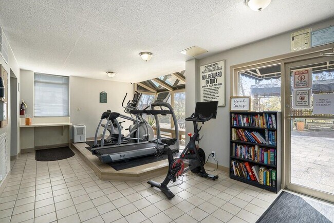 Building Photo - 2285 Peachtree Rd NE